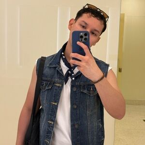 Meet your Posher, Aaron